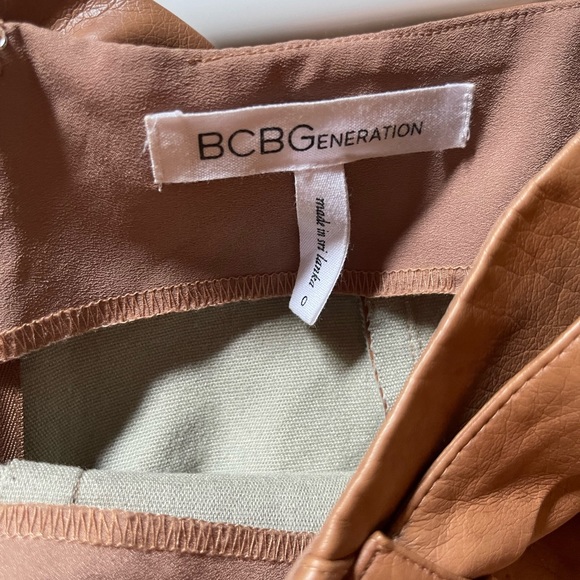 BCBG a Carmel leather skirt only worn 2x. Gorgeous with boots ! - Picture 3 of 9